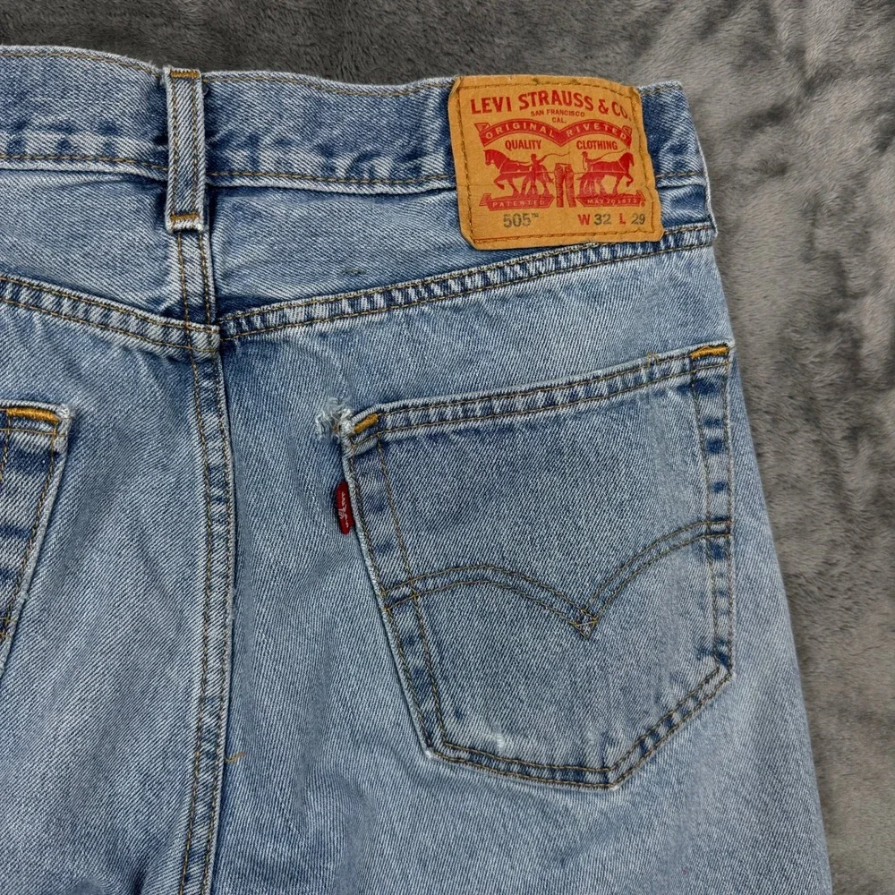 Levi's 505 Straight Leg Jeans Mens W32 L29 Light Wash Distressed Blue Denim